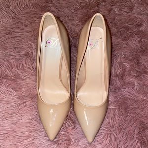 *SOLD* Pointed toe pump heels nude